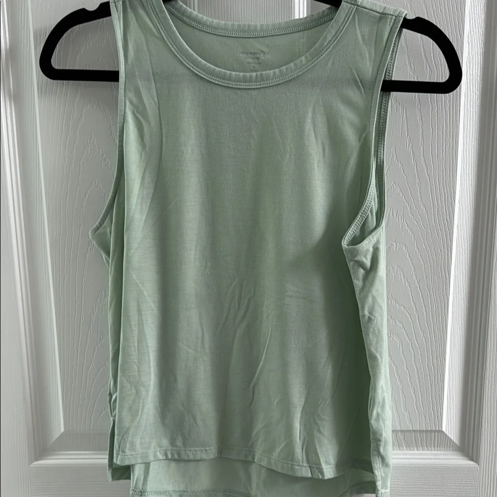 Old Navy Green Sleeveless Muscle Tee